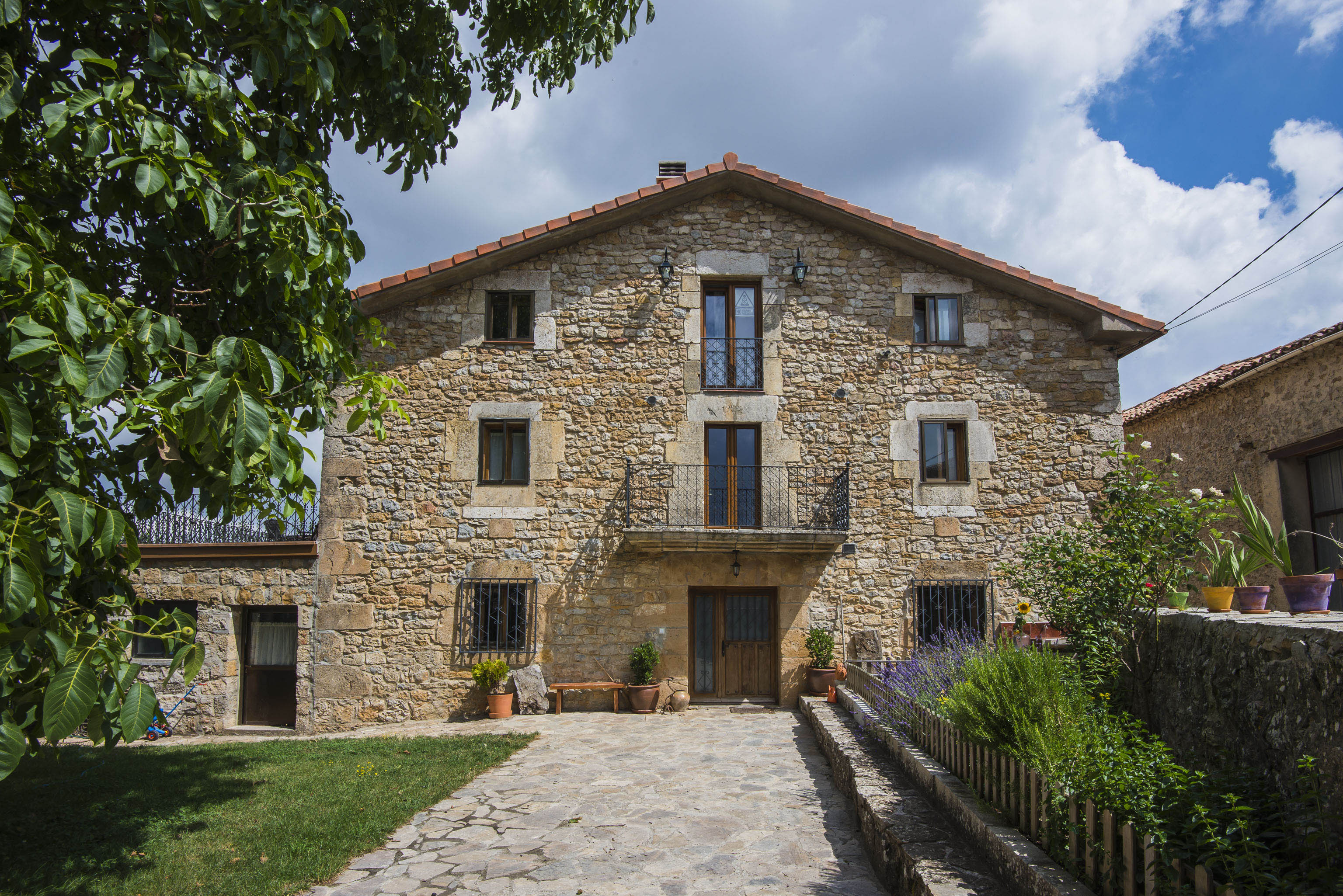 Fachada de la Nogala